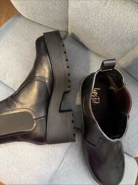 Lipstik Eamon Black Chunky Platform Chelsea Lug Sole Boots - size 10